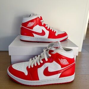 Women’s Air Jordan 1 mid white/Habanero red-white